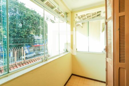 Casa à venda com 415m², 4 quartos e 4 vagas Casa à venda com 415m², 4 quartos e 4 vagasVaranda