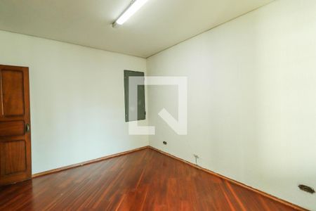 Casa à venda com 415m², 4 quartos e 4 vagas Casa à venda com 415m², 4 quartos e 4 vagasQuarto 1
