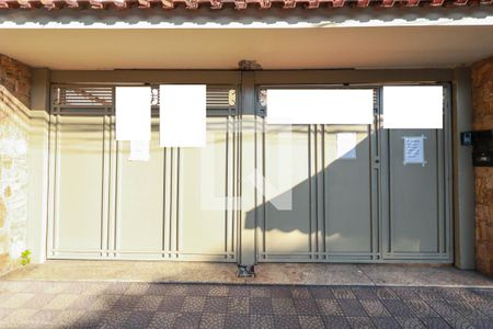 Casa à venda com 415m², 4 quartos e 4 vagas Casa à venda com 415m², 4 quartos e 4 vagasFachada