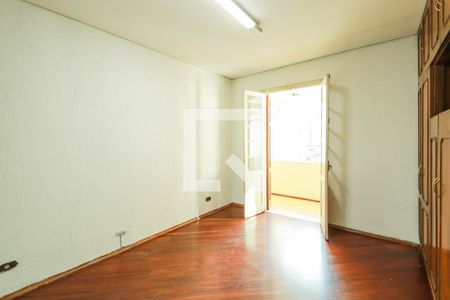 Casa à venda com 415m², 4 quartos e 4 vagas Casa à venda com 415m², 4 quartos e 4 vagasQuarto 1