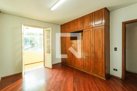 Casa à venda com 415m², 4 quartos e 4 vagas Casa à venda com 415m², 4 quartos e 4 vagasQuarto 1