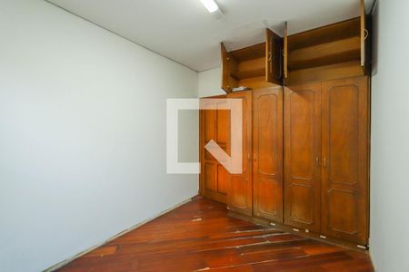 Casa à venda com 415m², 4 quartos e 4 vagas Casa à venda com 415m², 4 quartos e 4 vagasQuarto 2