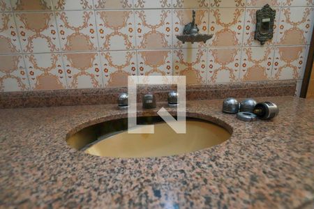 Casa à venda com 415m², 4 quartos e 4 vagas Casa à venda com 415m², 4 quartos e 4 vagasBanheiro Social