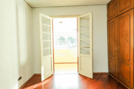 Casa à venda com 415m², 4 quartos e 4 vagas Casa à venda com 415m², 4 quartos e 4 vagasQuarto 1