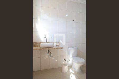 Casa à venda com 304m², 3 quartos e 5 vagasBanheiro quarto 2 