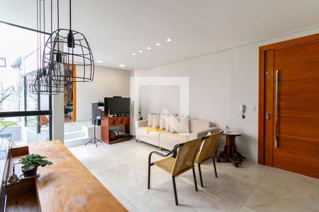 Sala de casa à venda com 2 quartos, 220m² em Carlos Prates, Belo Horizonte