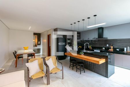 Sala de casa à venda com 2 quartos, 220m² em Carlos Prates, Belo Horizonte