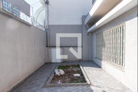 Casa para alugar com 300m², 3 quartos e 8 vagas Casa para alugar com 300m², 3 quartos e 8 vagasQuintal/frente