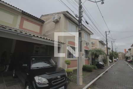 Casa de condomínio à venda com 107m², 4 quartos e 2 vagasFachada da casa