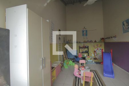 Casa de condomínio à venda com 107m², 4 quartos e 2 vagasBrinquedoteca