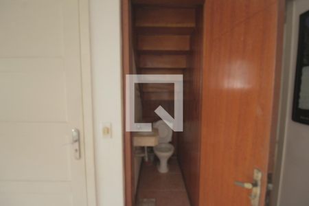 Casa de condomínio à venda com 107m², 4 quartos e 2 vagasLavabo