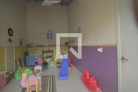 Casa de condomínio à venda com 107m², 4 quartos e 2 vagasBrinquedoteca