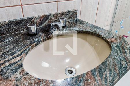 Casa à venda com 180m², 3 quartos e 2 vagasBanheiro 2