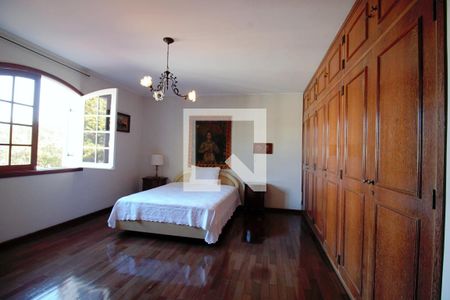 Casa à venda com 440m², 4 quartos e 3 vagasSuíte 2