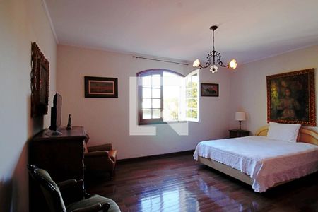 Casa à venda com 440m², 4 quartos e 3 vagasSuíte 2