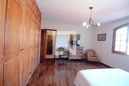 Casa à venda com 440m², 4 quartos e 3 vagasSuíte 2