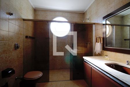 Casa à venda com 440m², 4 quartos e 3 vagasBanheiro da Suíte 1