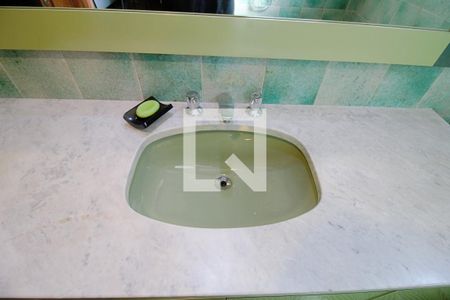 Casa à venda com 440m², 4 quartos e 3 vagasBanheiro da Suíte 4