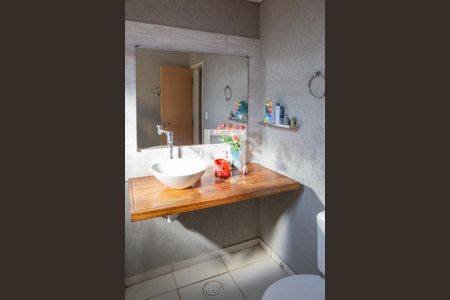 Casa à venda com 120m², 3 quartos e 2 vagas Casa à venda com 120m², 3 quartos e 2 vagasBanheiro Social