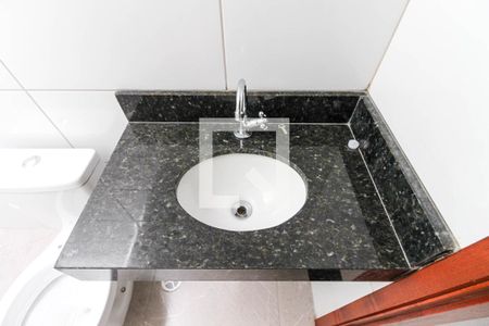 Casa à venda com 67m², 3 quartos e 2 vagasBanheiro