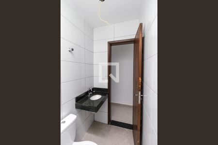 Casa à venda com 67m², 3 quartos e 2 vagasBanheiro