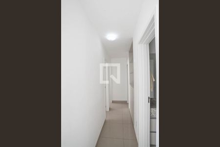 Corredor de apartamento à venda com 3 quartos, 69m² em Planalto, Belo Horizonte