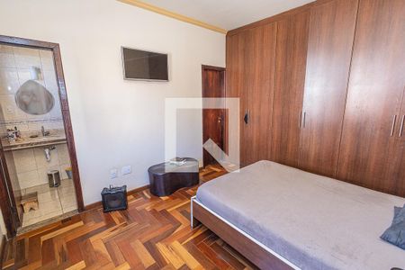 Quarto 1 / suite de casa para alugar com 3 quartos, 440m² em Planalto, Belo Horizonte