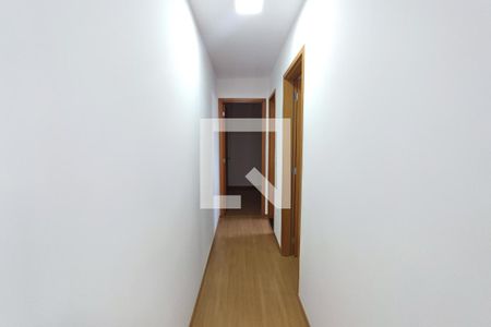 Corredor quartos de apartamento para alugar com 2 quartos, 55m² em Parque Industrial, Campinas