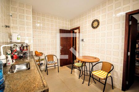 Casa à venda com 6 quartos, 320m² em Belvedere, Belo Horizonte