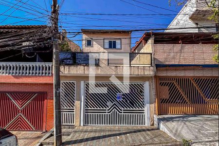 Casa à venda com 204m², 3 quartos e 3 vagas Casa à venda com 204m², 3 quartos e 3 vagasFachada