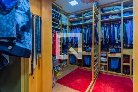 Apartamento para alugar com 250m², 3 quartos e 4 vagas Apartamento para alugar com 250m², 3 quartos e 4 vagasCloset da Suíte 1