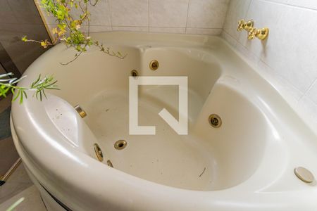 Apartamento para alugar com 250m², 3 quartos e 4 vagas Apartamento para alugar com 250m², 3 quartos e 4 vagasBanheiro da Suíte 1