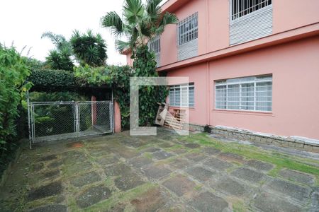 Casa à venda com 260m², 3 quartos e 3 vagas Casa à venda com 260m², 3 quartos e 3 vagasQuintal