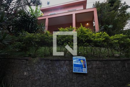 Casa à venda com 260m², 3 quartos e 3 vagas Casa à venda com 260m², 3 quartos e 3 vagasFachada