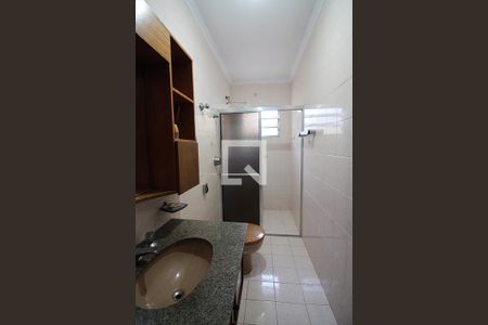 Casa à venda com 176m², 3 quartos e 2 vagasBanheiro social