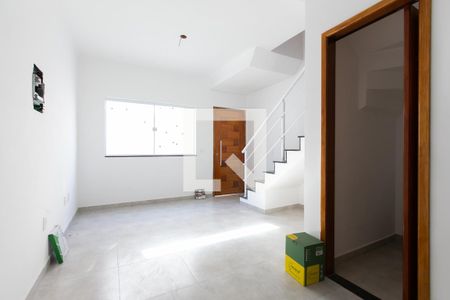 Sala de casa de condomínio para alugar com 2 quartos, 63m² em Itaquera, São Paulo