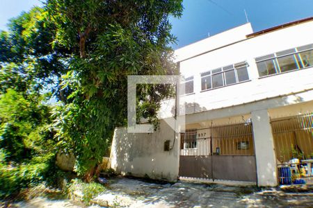 Casa à venda com 80m², 2 quartos e 1 vaga Casa à venda com 80m², 2 quartos e 1 vagaFachada