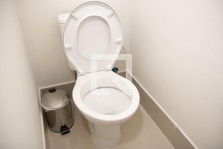 Casa de condomínio para alugar com 51m², 2 quartos e 2 vagas Casa de condomínio para alugar com 51m², 2 quartos e 2 vagasBanheiro 2