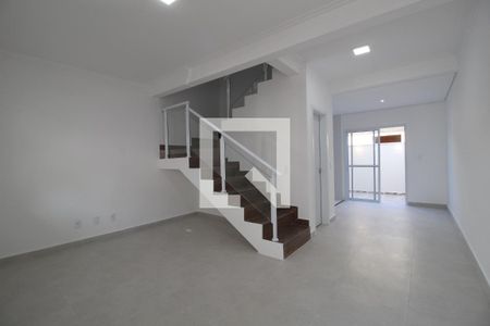 Sala de casa de condomínio para alugar com 2 quartos, 92m² em Jardim Simus, Sorocaba