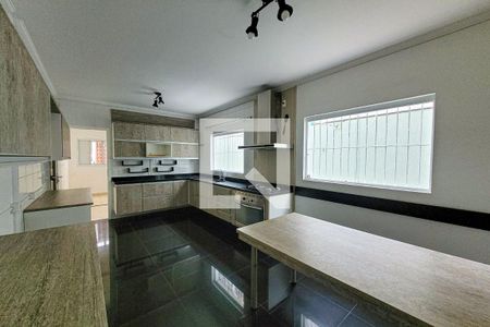 Casa à venda com 215m², 3 quartos e 4 vagas Casa à venda com 215m², 3 quartos e 4 vagasCozinha