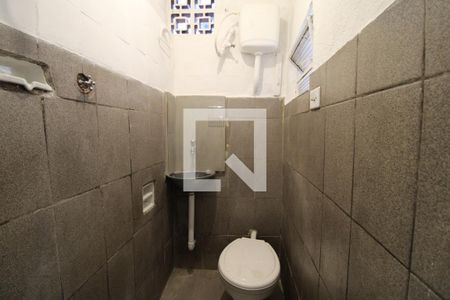 Banheiro de kitnet/studio para alugar com 1 quarto, 24m² em Jardim Umuarama, São Paulo