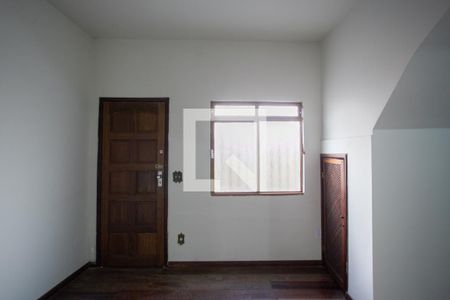 Sala de estar de casa à venda com 2 quartos, 80m² em Santa Rosa, Belo Horizonte