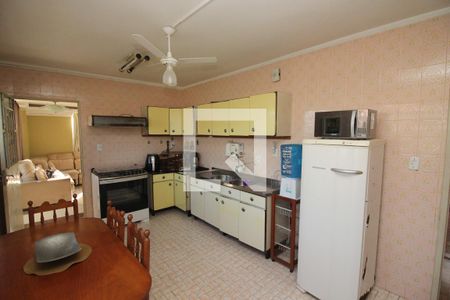 Casa à venda com 1300m², 4 quartos e 10 vagas Casa à venda com 1300m², 4 quartos e 10 vagasCozinha 1