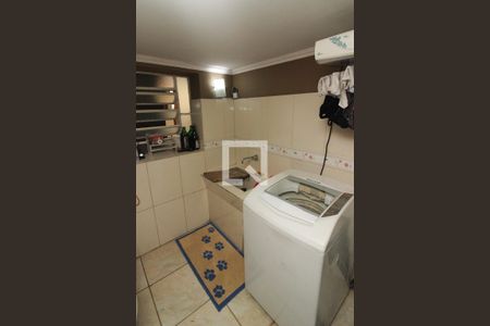 Casa à venda com 1300m², 4 quartos e 10 vagas Casa à venda com 1300m², 4 quartos e 10 vagasÁrea de Serviço