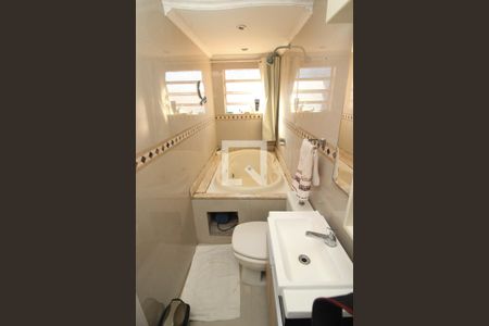 Casa à venda com 1300m², 4 quartos e 10 vagas Casa à venda com 1300m², 4 quartos e 10 vagasBanheiro da Suíte