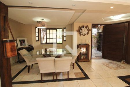 Casa à venda com 1300m², 4 quartos e 10 vagas Casa à venda com 1300m², 4 quartos e 10 vagasSala de Jantar