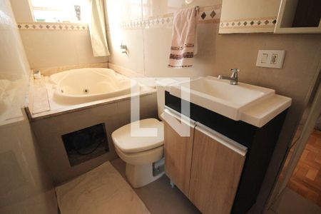 Casa à venda com 1300m², 4 quartos e 10 vagas Casa à venda com 1300m², 4 quartos e 10 vagasBanheiro da Suíte