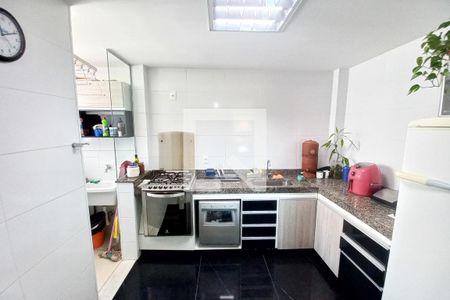 Apartamento à venda com 78m², 3 quartos e 2 vagas Apartamento à venda com 78m², 3 quartos e 2 vagasCozinha e Área de Serviço