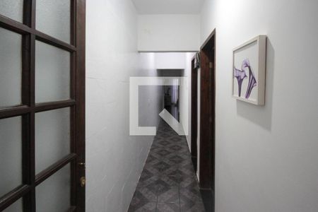 Casa à venda com 200m², 3 quartos e 6 vagasCorredor