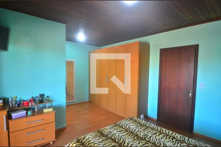 Casa à venda com 270m², 3 quartos e 3 vagasSuíte